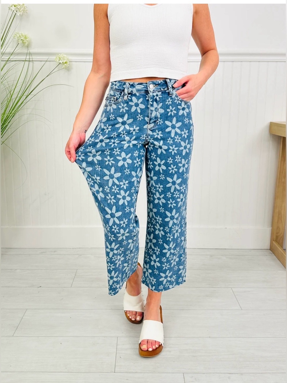 NWT Judy Blue Daisy Daze Cropped Wide Leg Jeans size 15 / 32